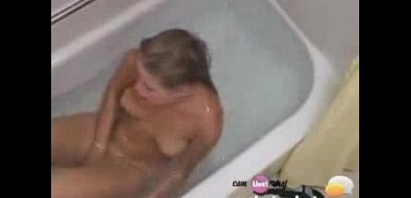  Hot Girl Caught the Bathtub Masturbating Free Porn